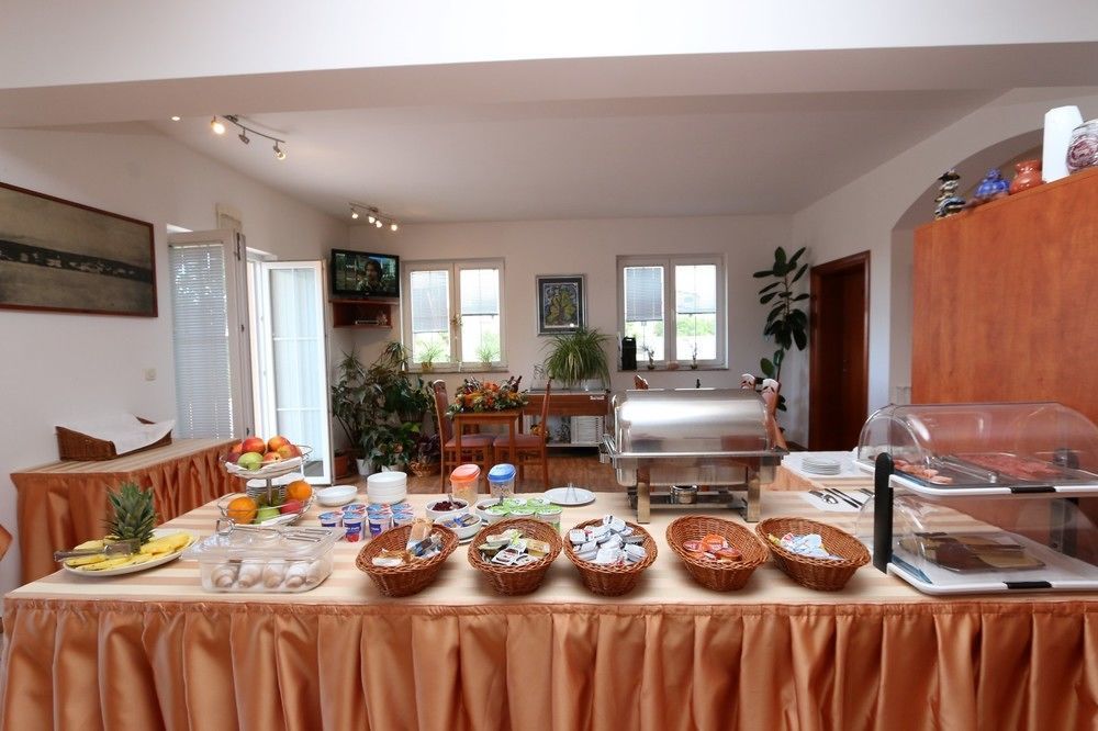 Bed & Breakfast Jugo Novalja Luaran gambar